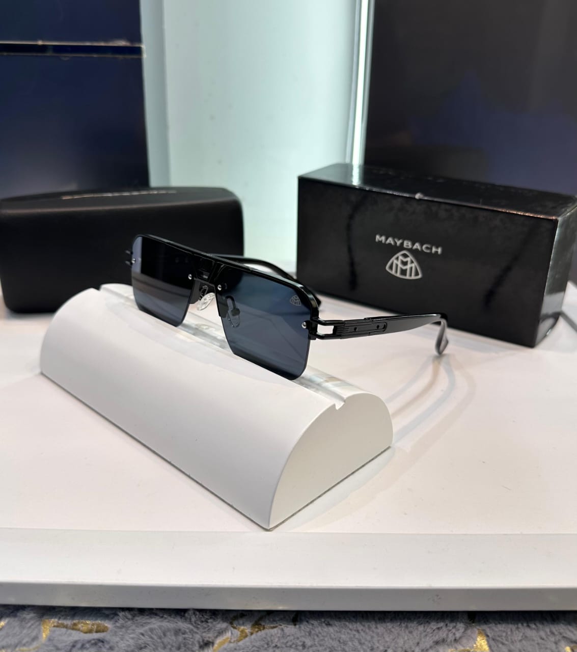 MAYBACH All black luxury shade 8344