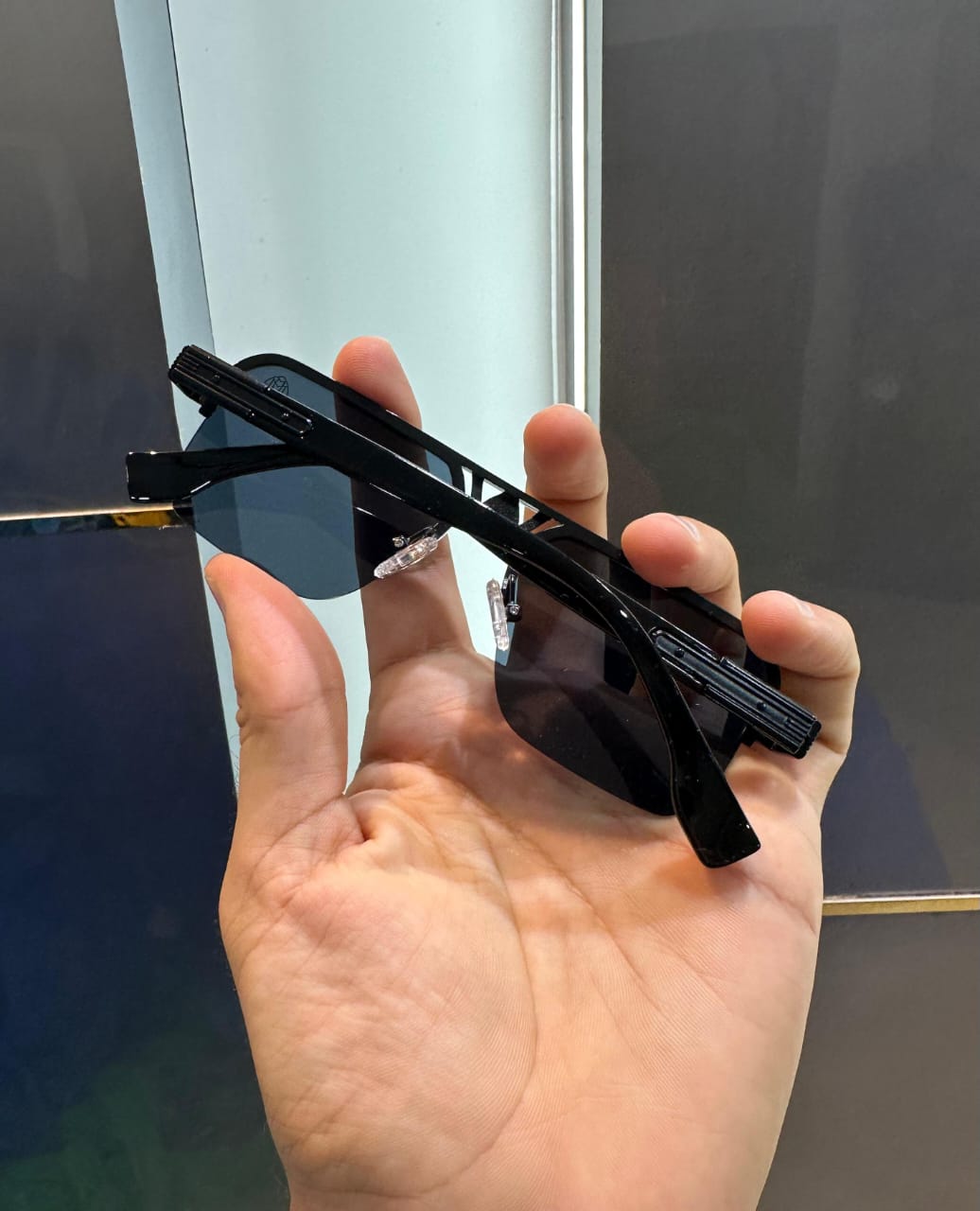 MAYBACH All black luxury shade 8344 - Image 2