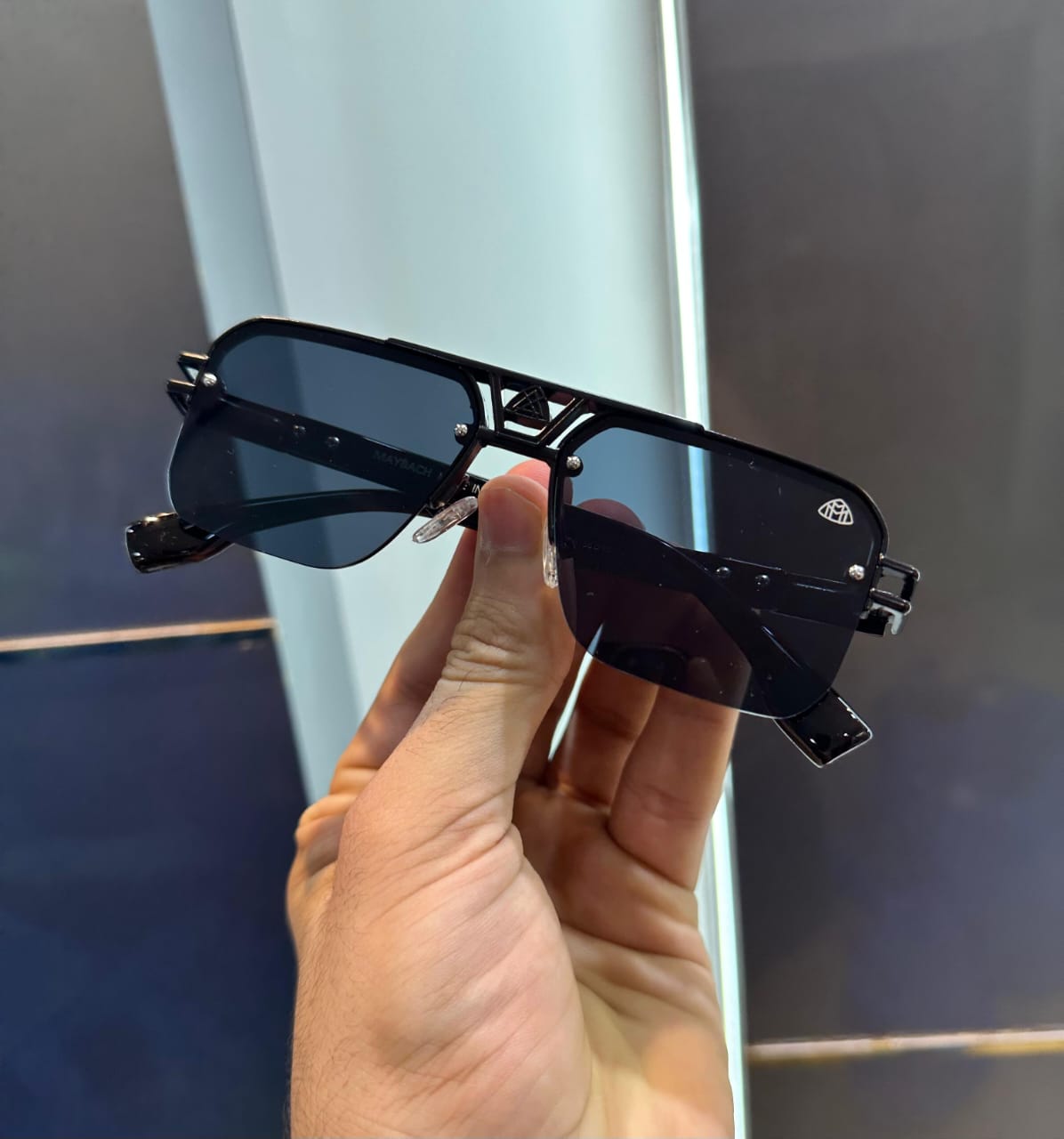 MAYBACH All black luxury shade 8344 - Image 4